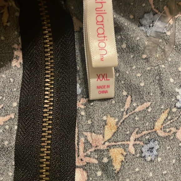 🍂 Cute black floral wrap dress - Picture 4 of 6